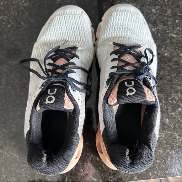 On Running (10) Cloudflyer in Glacier/Rosebrown - Running/Walking Sneakers - Picture 7 of 13